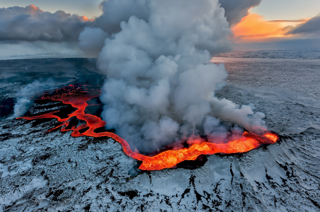 500px-Iceland-Volcano-