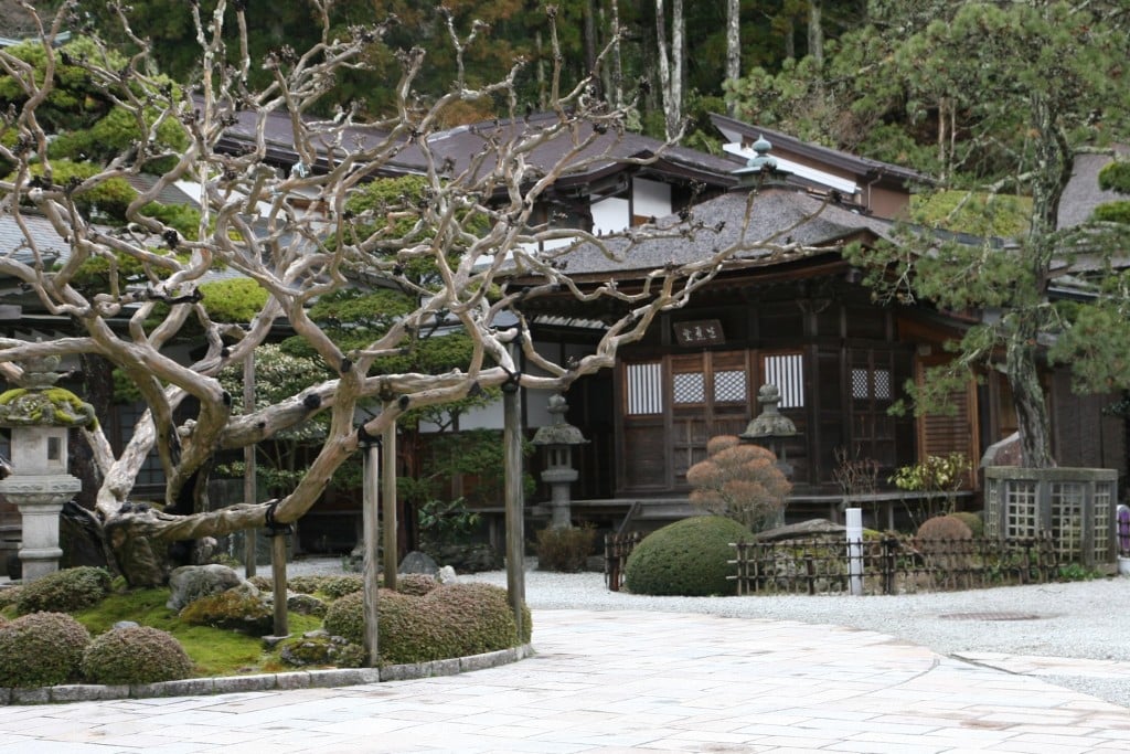 koyasan-temple-garden