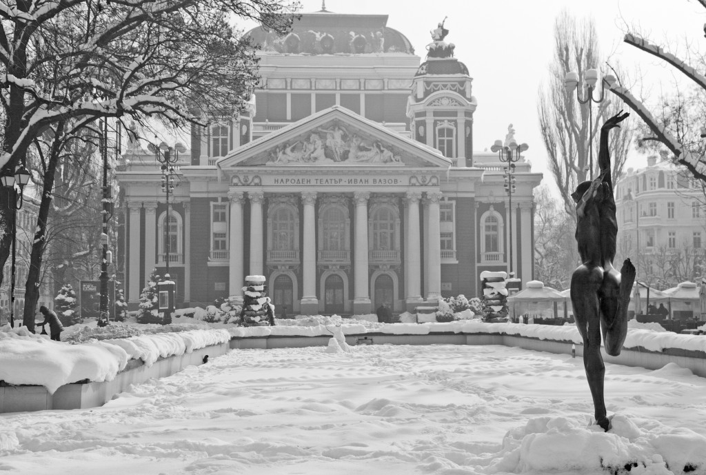 sofia-winter-theater-black-white