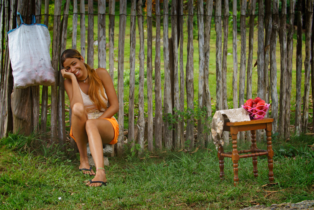 A young vendor sells fruits on the road from Baracoa to Moa in the eastern Cuba. Tamron 70-200mm f/2.8. Photographed at 100mm, 1/200 seconds, f/5.6, ISO 200